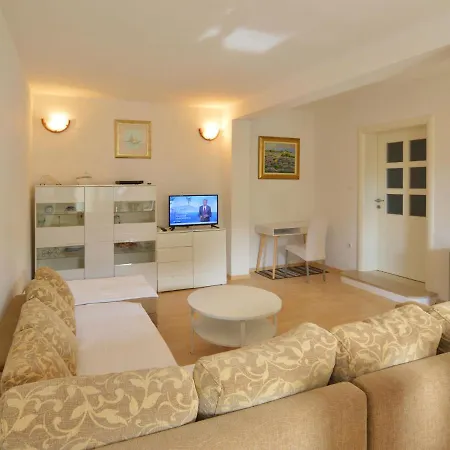 アパート Klaric-2 By Interhome