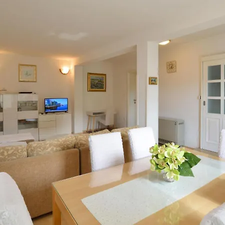 Klaric-2 By Interhome アパート